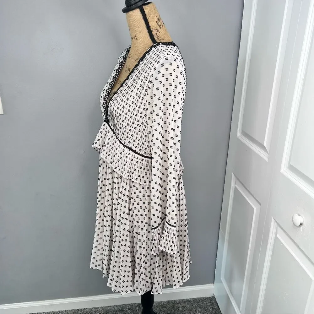 Sz M Chelsea & Violet White& Black Dress $79 MSRP